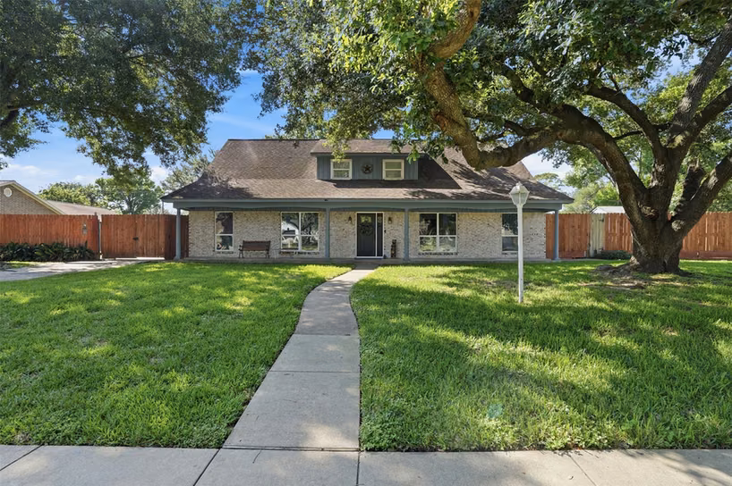 Photo 3 of 15721 Juneau Ln, Houston, TX
