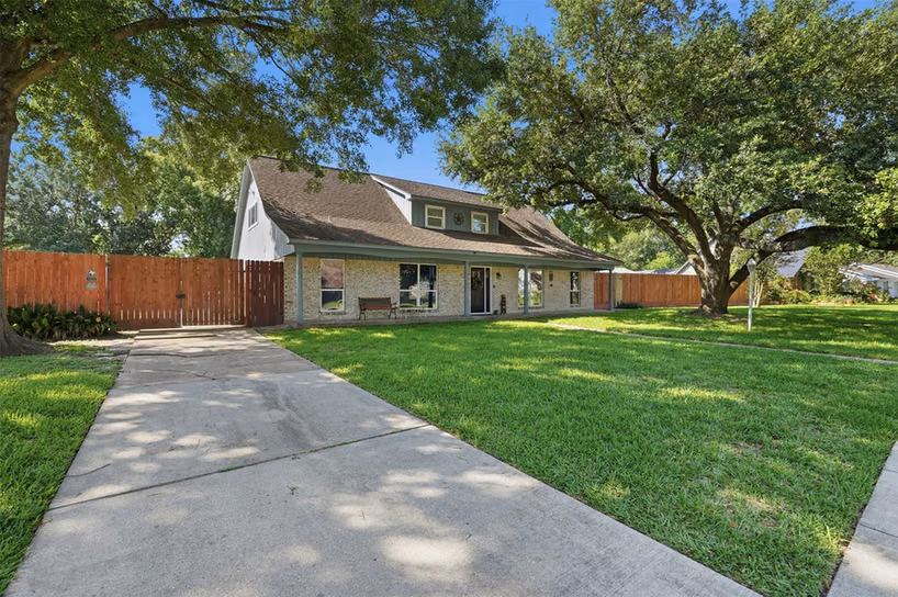 Photo 4 of 15721 Juneau Ln, Houston, TX