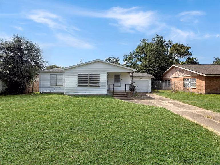 Photo of 613 22nd Avenue N, Texas City, TX 77590