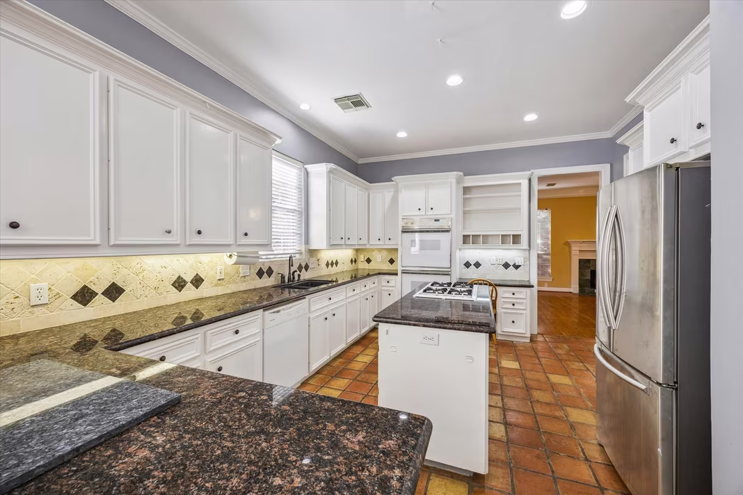 Photo 4 of 2410 Briar Ridge Drive, Houston, TX
