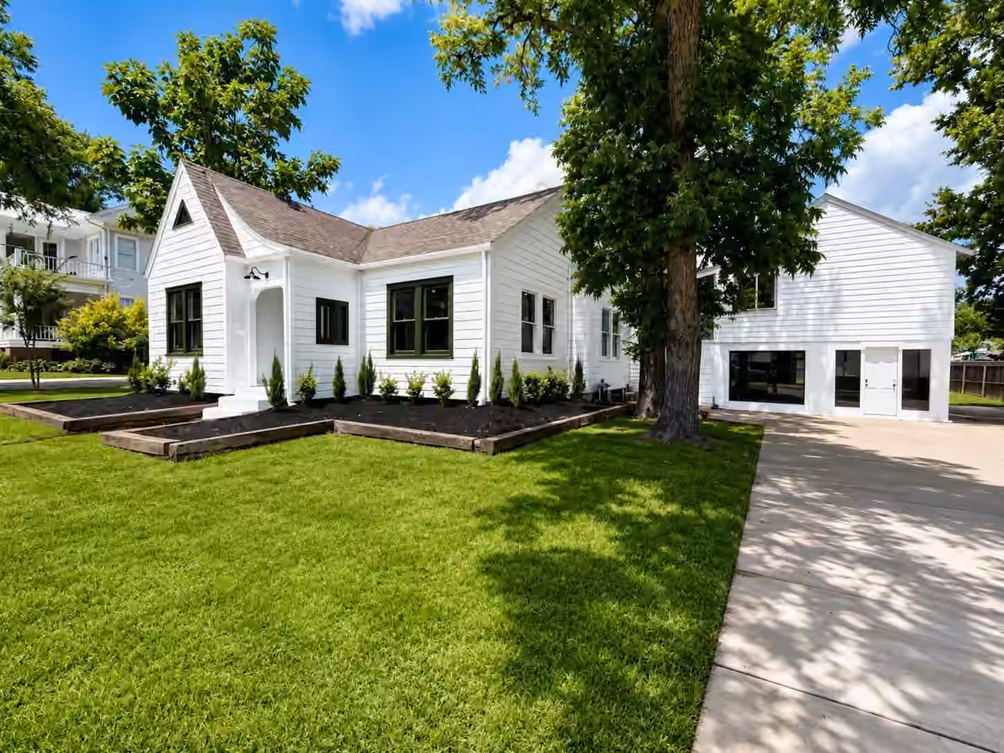 Photo 2 of 122 N Holland Street, Bellville, TX