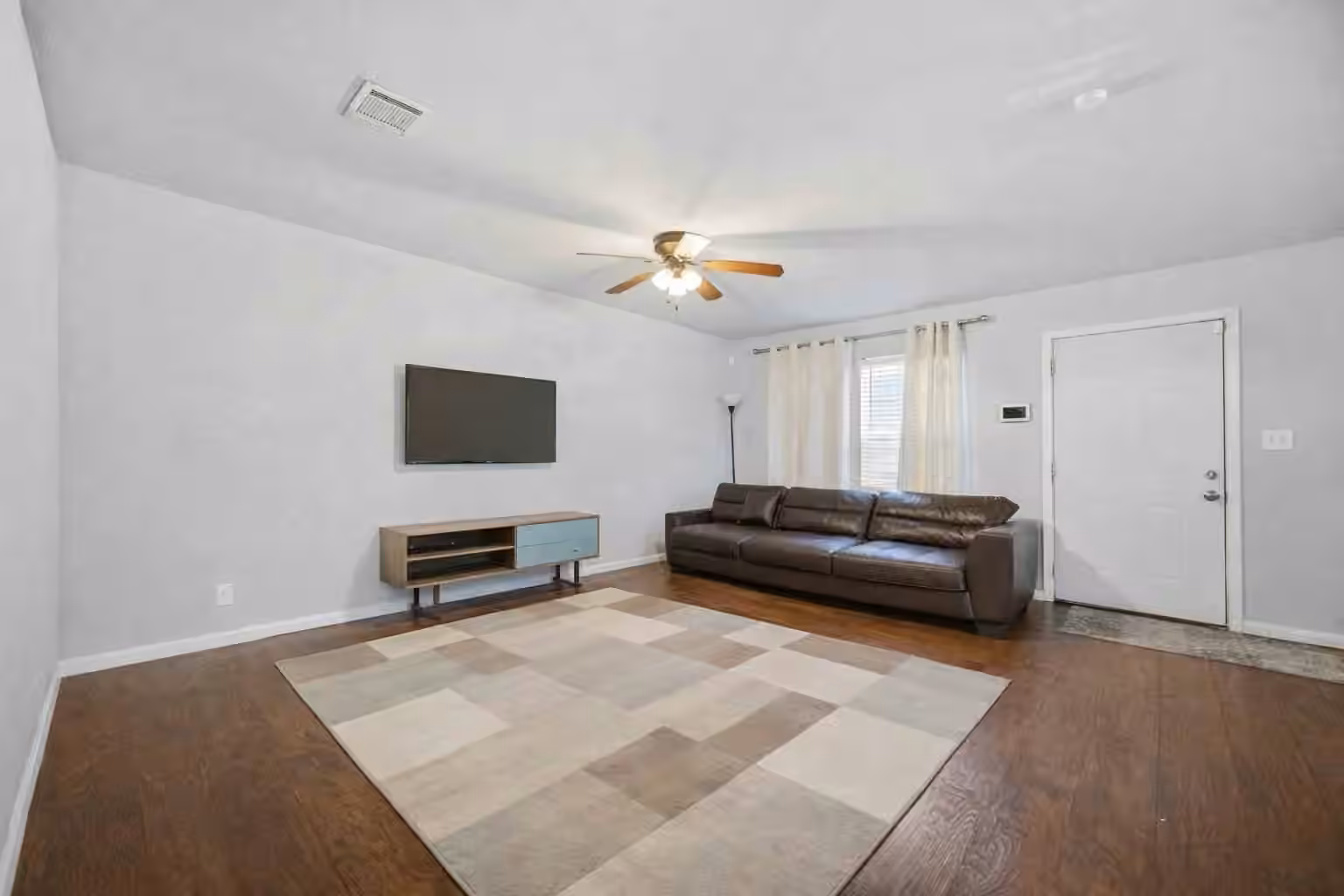 Photo 4 of 1509 Paloma Avenue, Richmond, TX