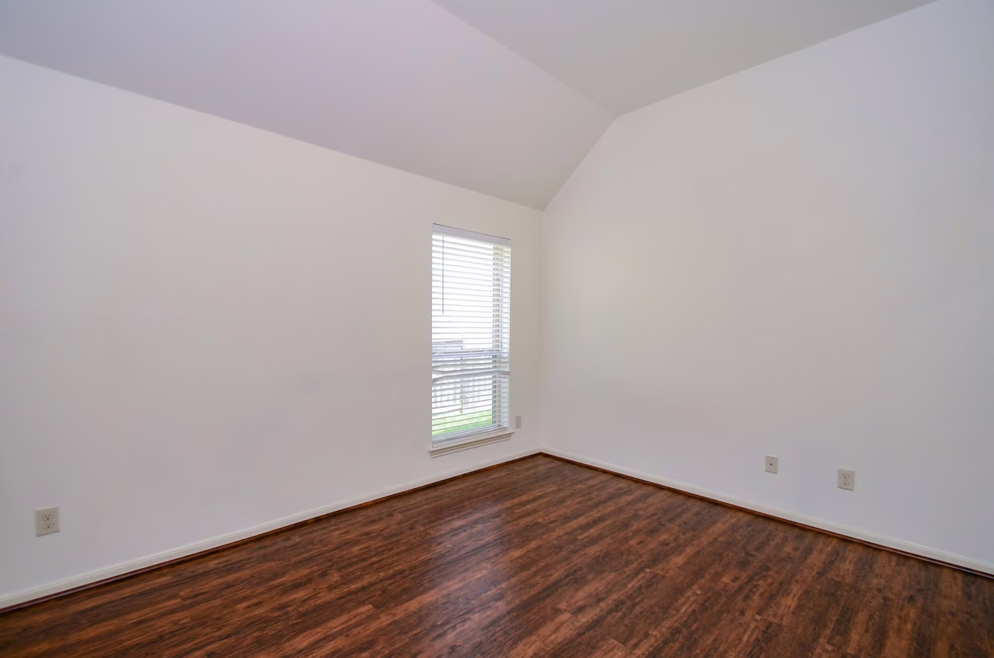 Photo 7 of 5611 Plum Point Court, Sugar Land, TX