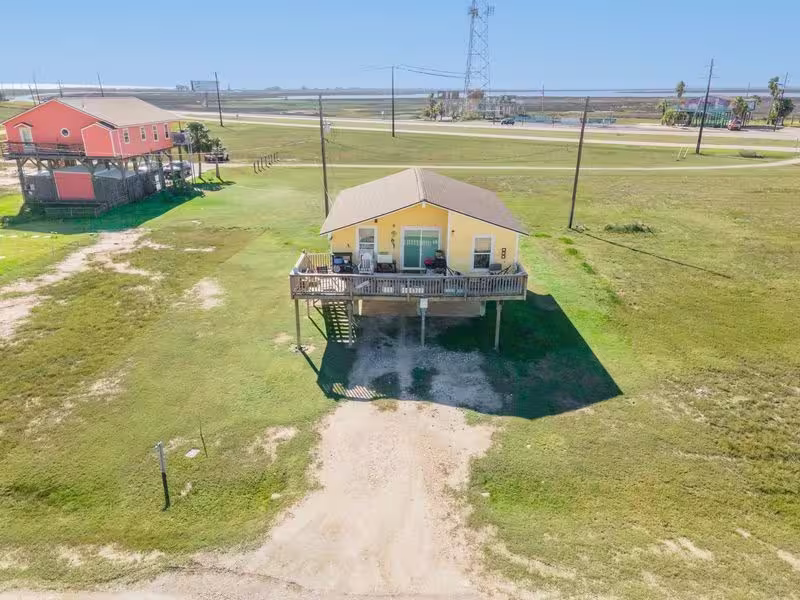 Photo 4 of 13219 Buccaneer Parkway, Freeport, TX