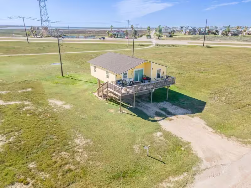 Photo 5 of 13219 Buccaneer Parkway, Freeport, TX