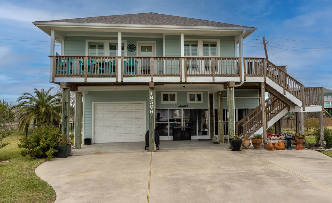 Photo 2 of 16506 Mansvelt Road, Jamaica Beach, TX