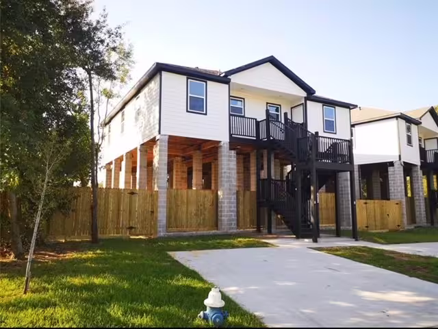 Photo of 622 Maple Way, Houston, TX