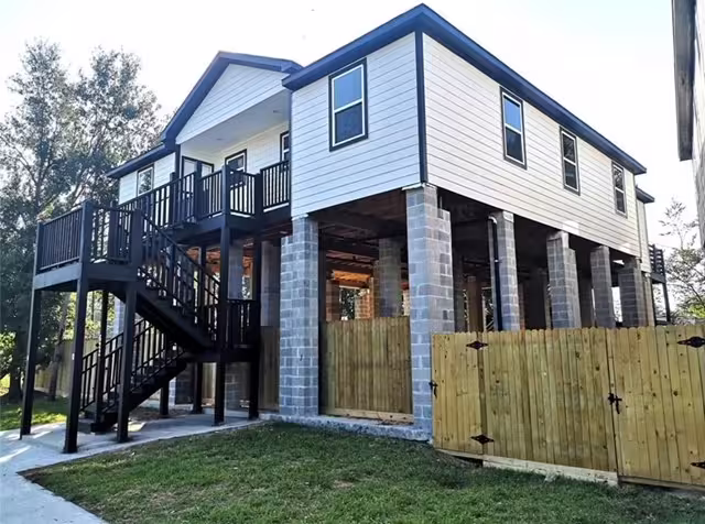 Photo 2 of 622 Maple Way, Houston, TX