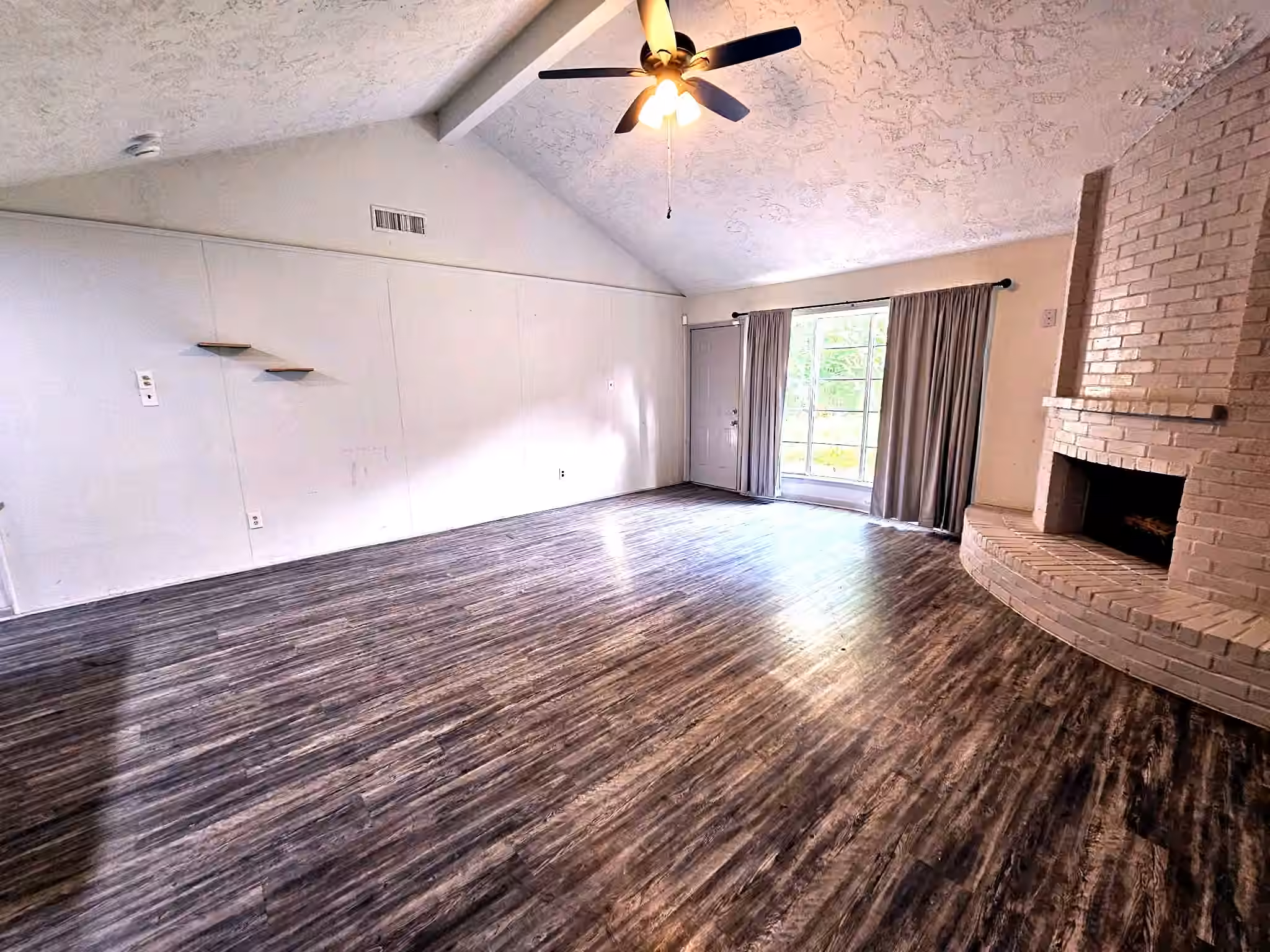 Photo 3 of 6927 Silver Star Drive, Houston, TX