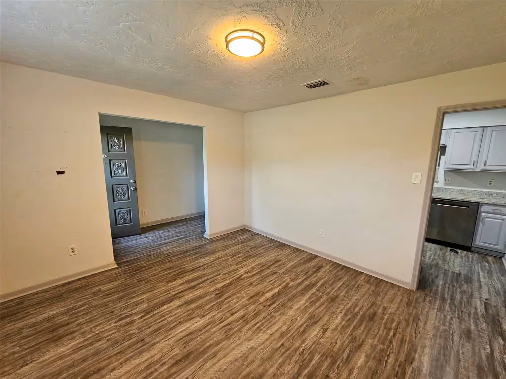 Photo 5 of 6927 Silver Star Drive, Houston, TX