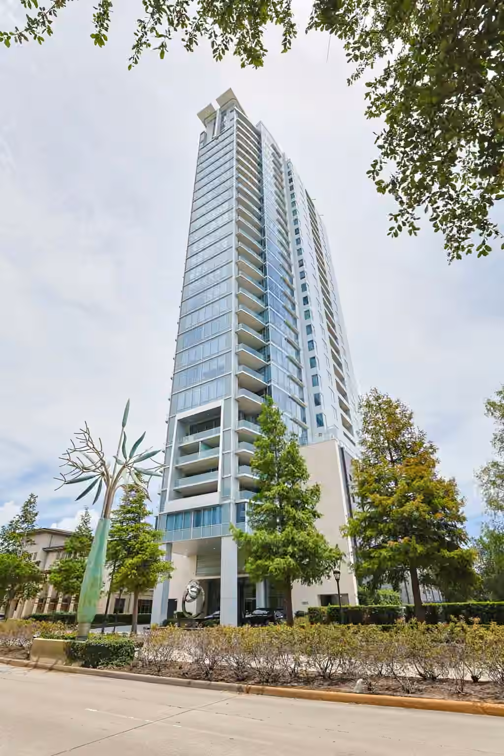 Photo 2 of 2727 Kirby Drive 10B, Houston, TX