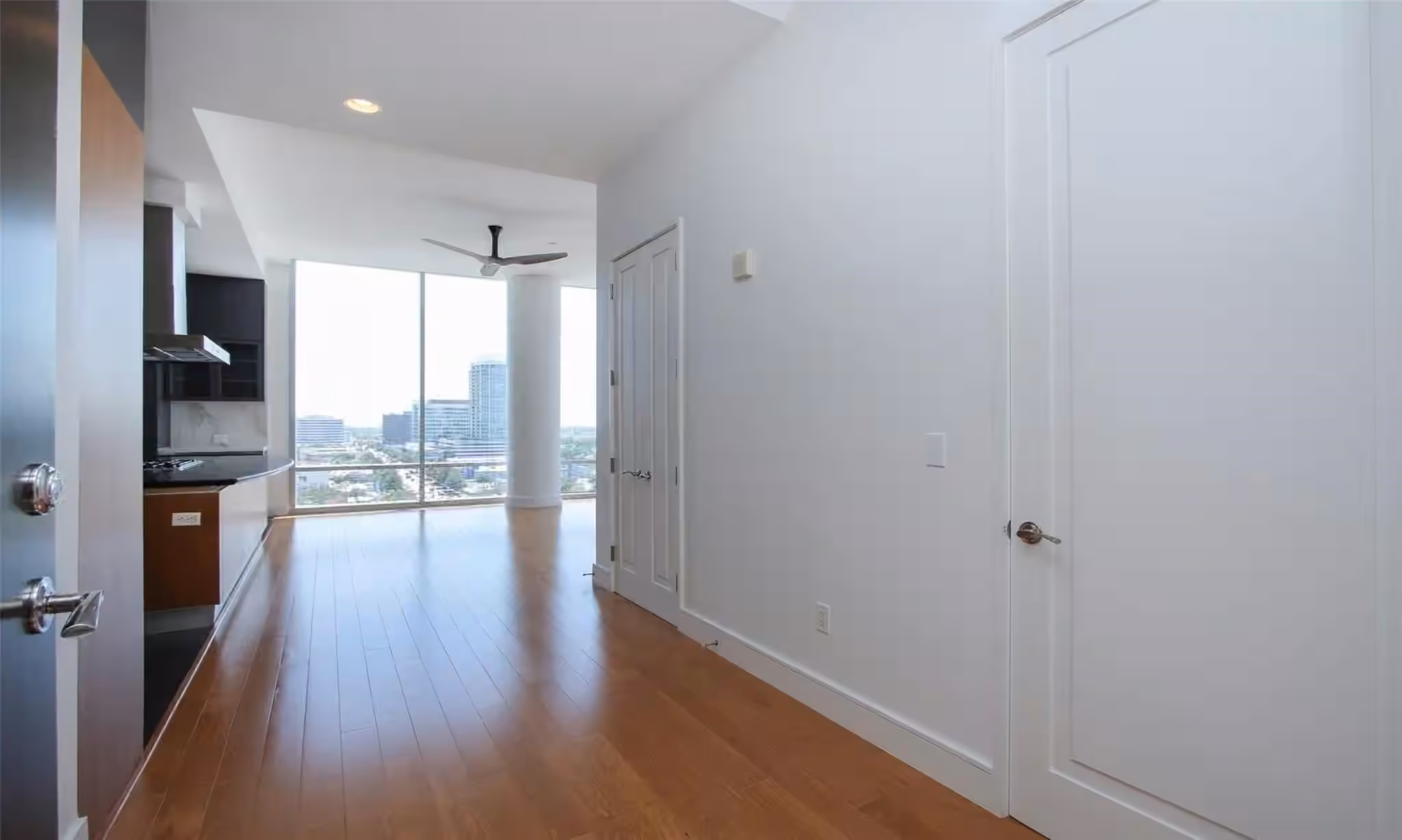 Photo 5 of 2727 Kirby Drive 10B, Houston, TX