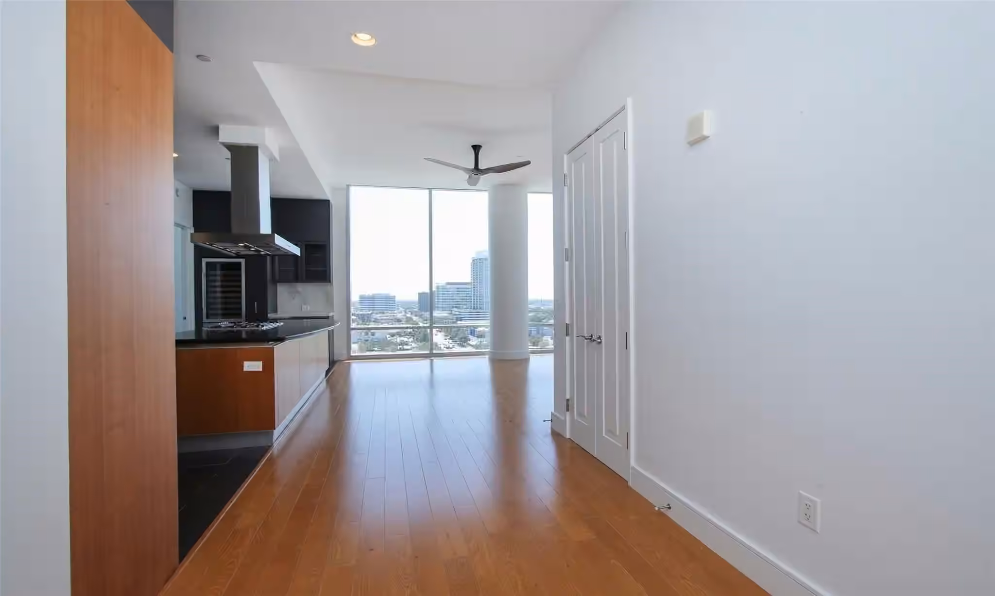 Photo 6 of 2727 Kirby Drive 10B, Houston, TX
