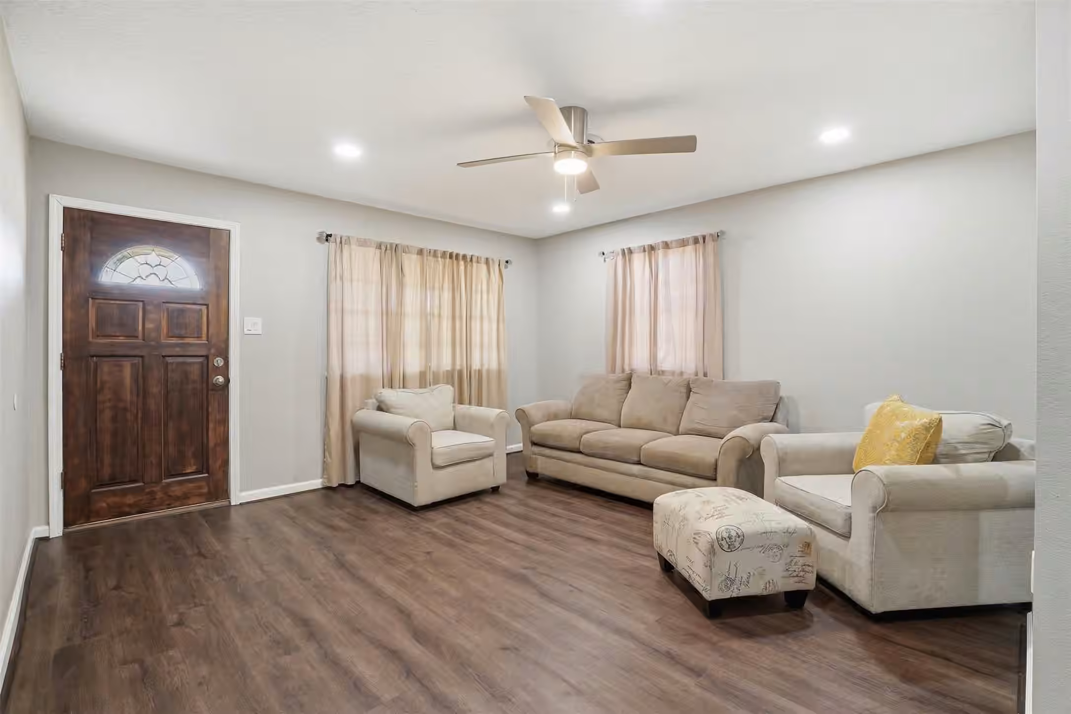 Photo 4 of 3517 Longwood Drive, Pasadena, TX