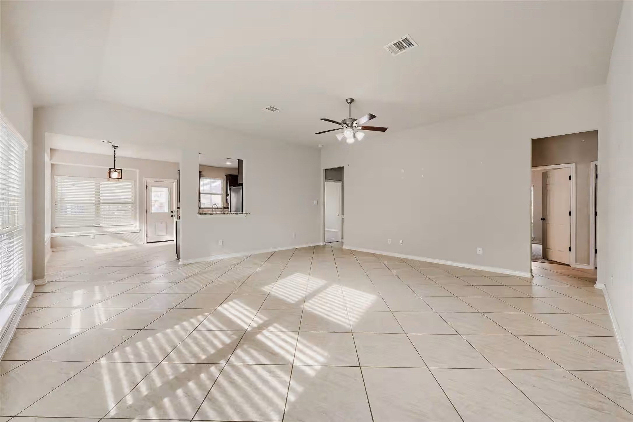 Photo 5 of 6210 Mason Way, Rosenberg, TX