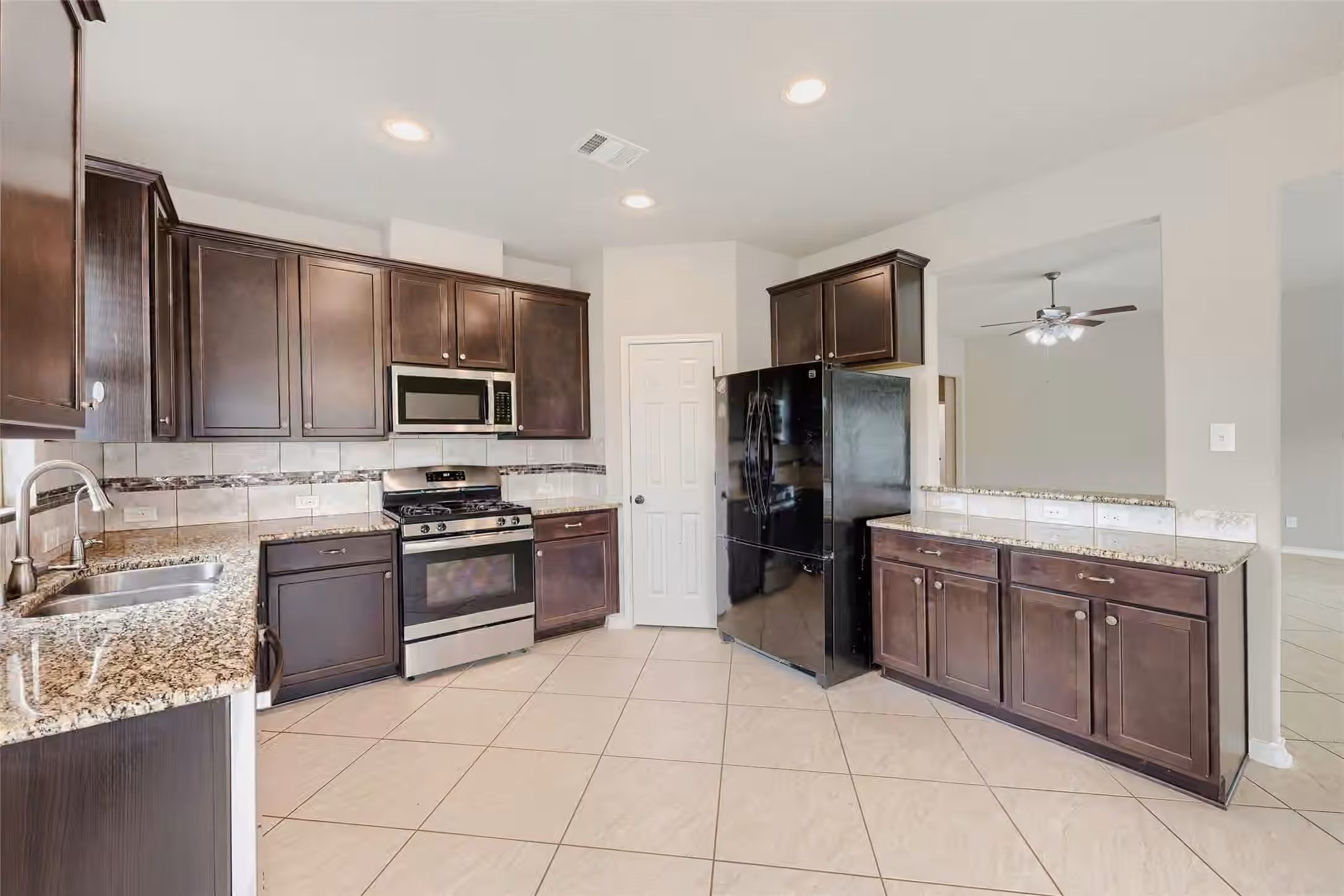 Photo 7 of 6210 Mason Way, Rosenberg, TX