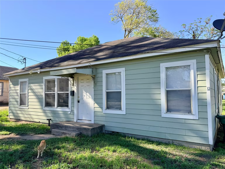 Photo of 502 W Third Street, Brenham, TX