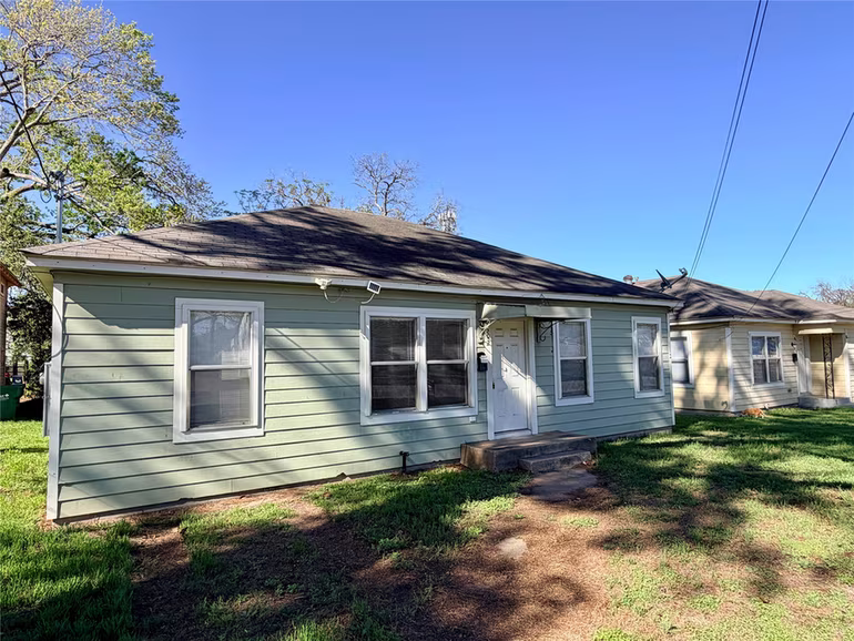Photo 2 of 502 W Third Street, Brenham, TX