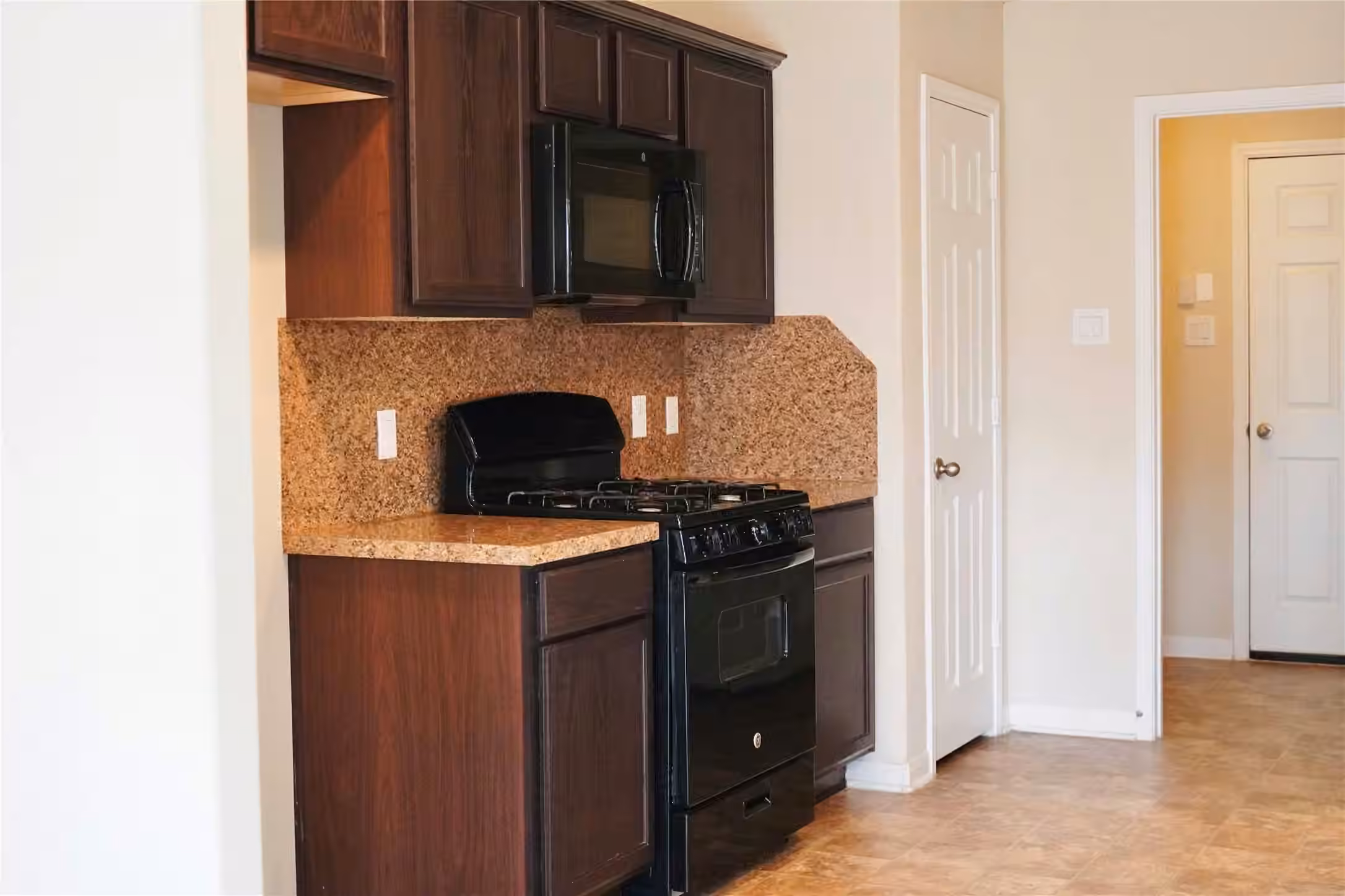 Photo 5 of 10810 Sun River Falls Drive, Humble, TX