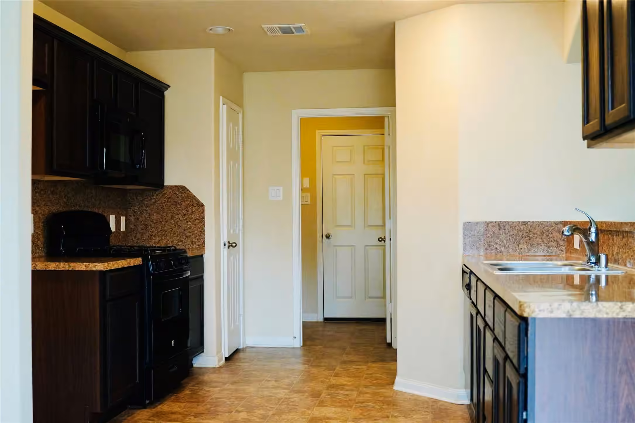 Photo 6 of 10810 Sun River Falls Drive, Humble, TX
