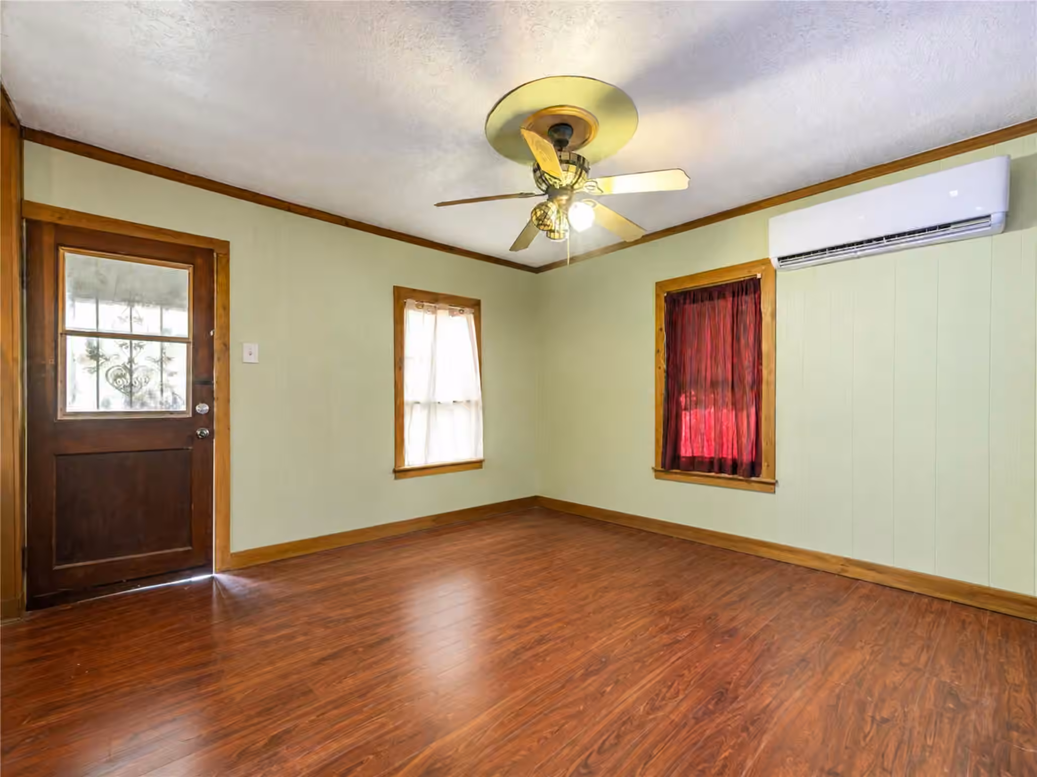 Photo 4 of 19426 Trail Oak Drive, Conroe, TX