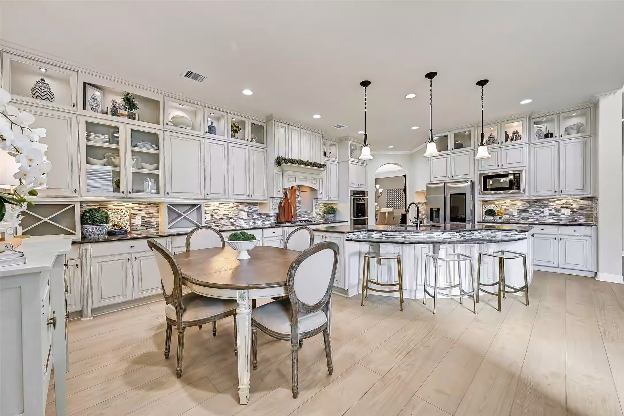 Photo 4 of 2204 Stillhouse Hollow Lane, Friendswood, TX