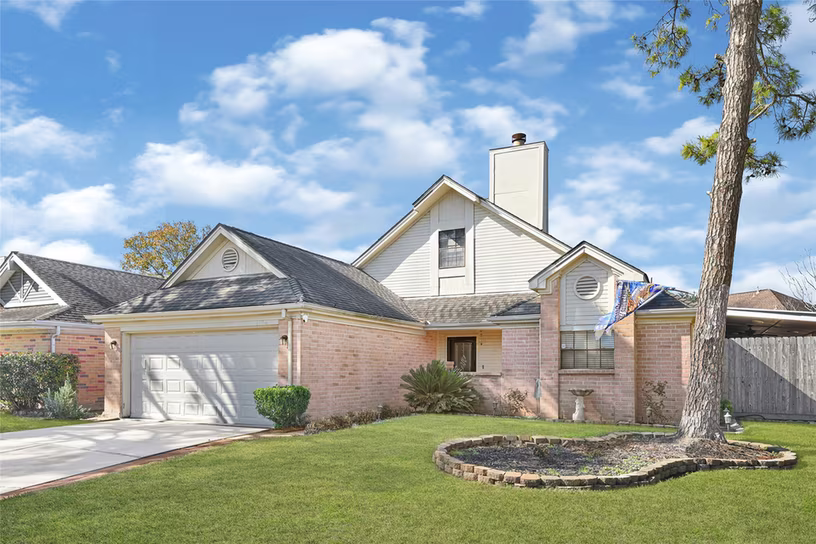Photo 2 of 1106 Saint John Drive, Pearland, TX