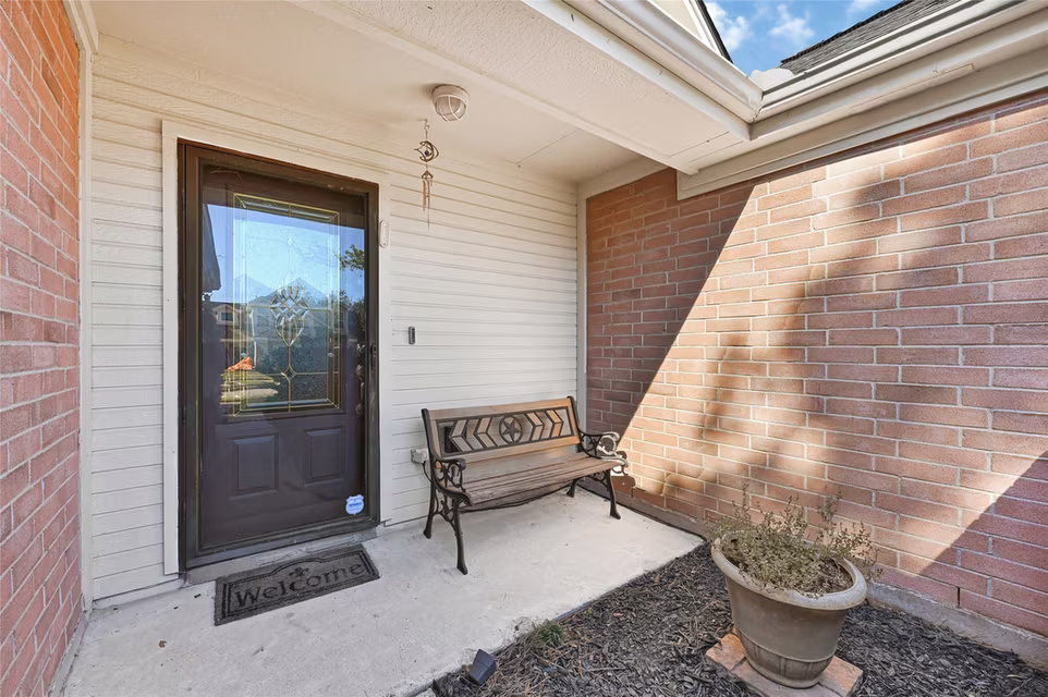 Photo 3 of 1106 Saint John Drive, Pearland, TX