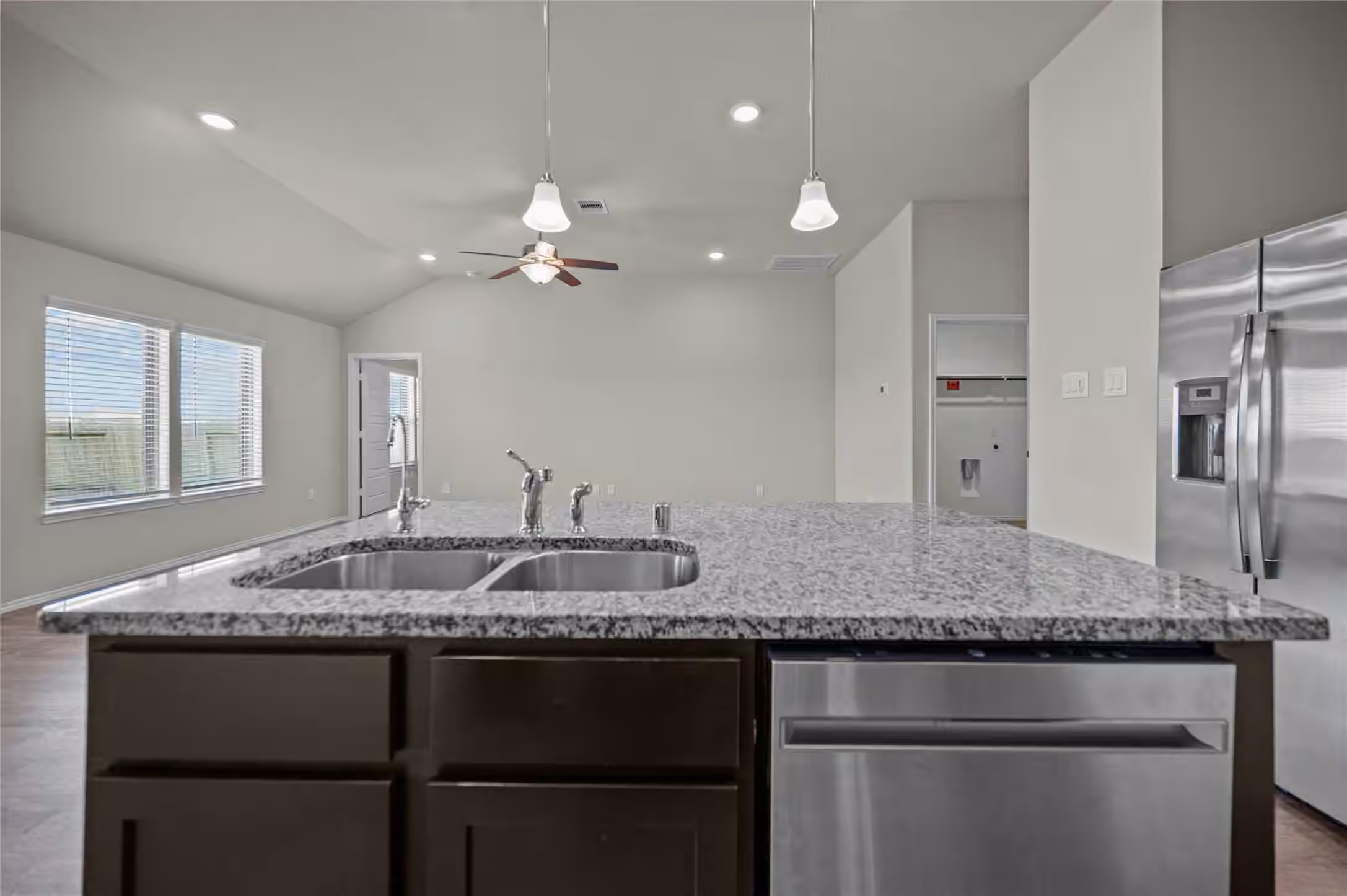 Photo 3 of 7730 Squall Lane, Baytown, TX