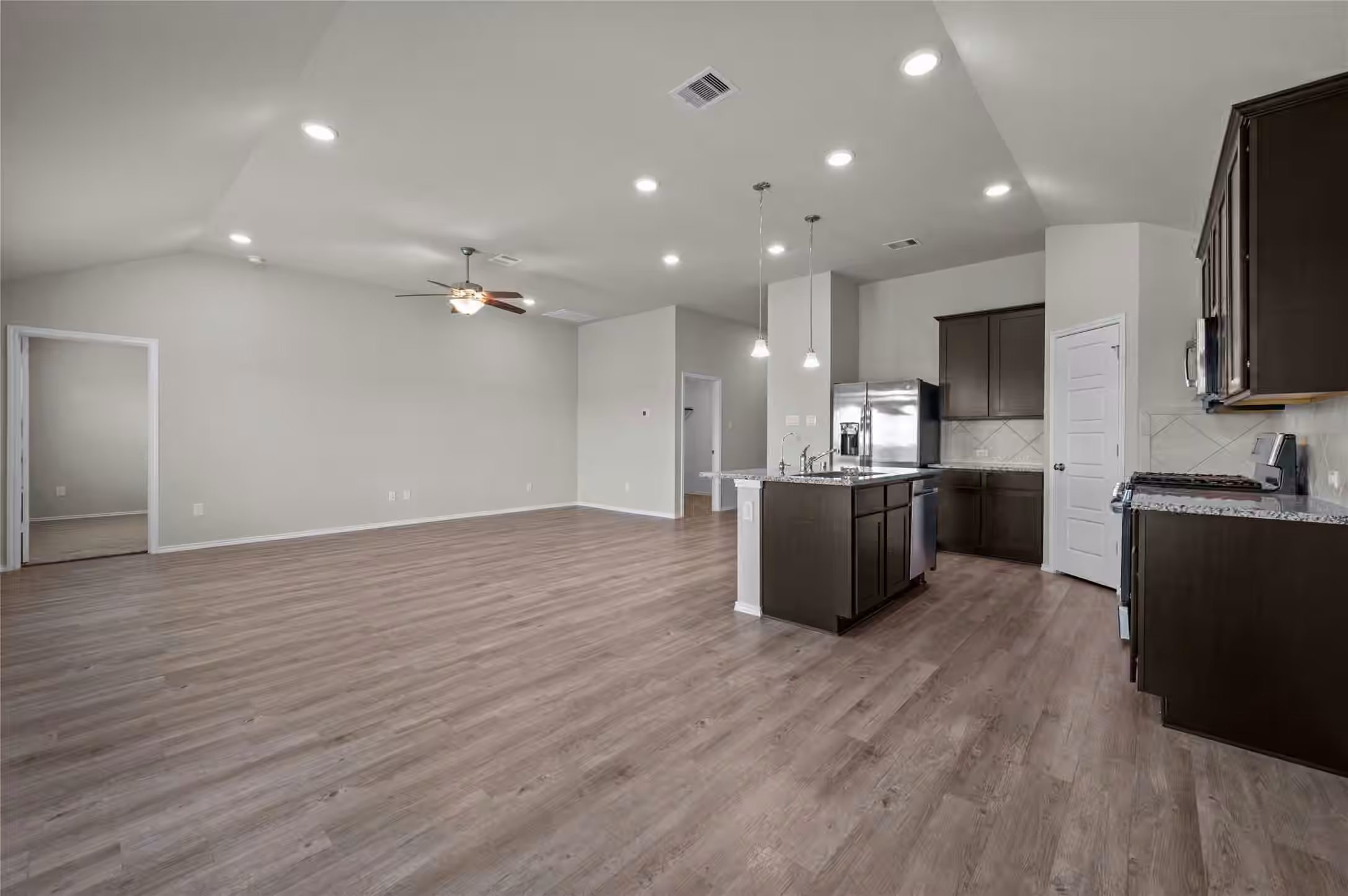 Photo 5 of 7730 Squall Lane, Baytown, TX
