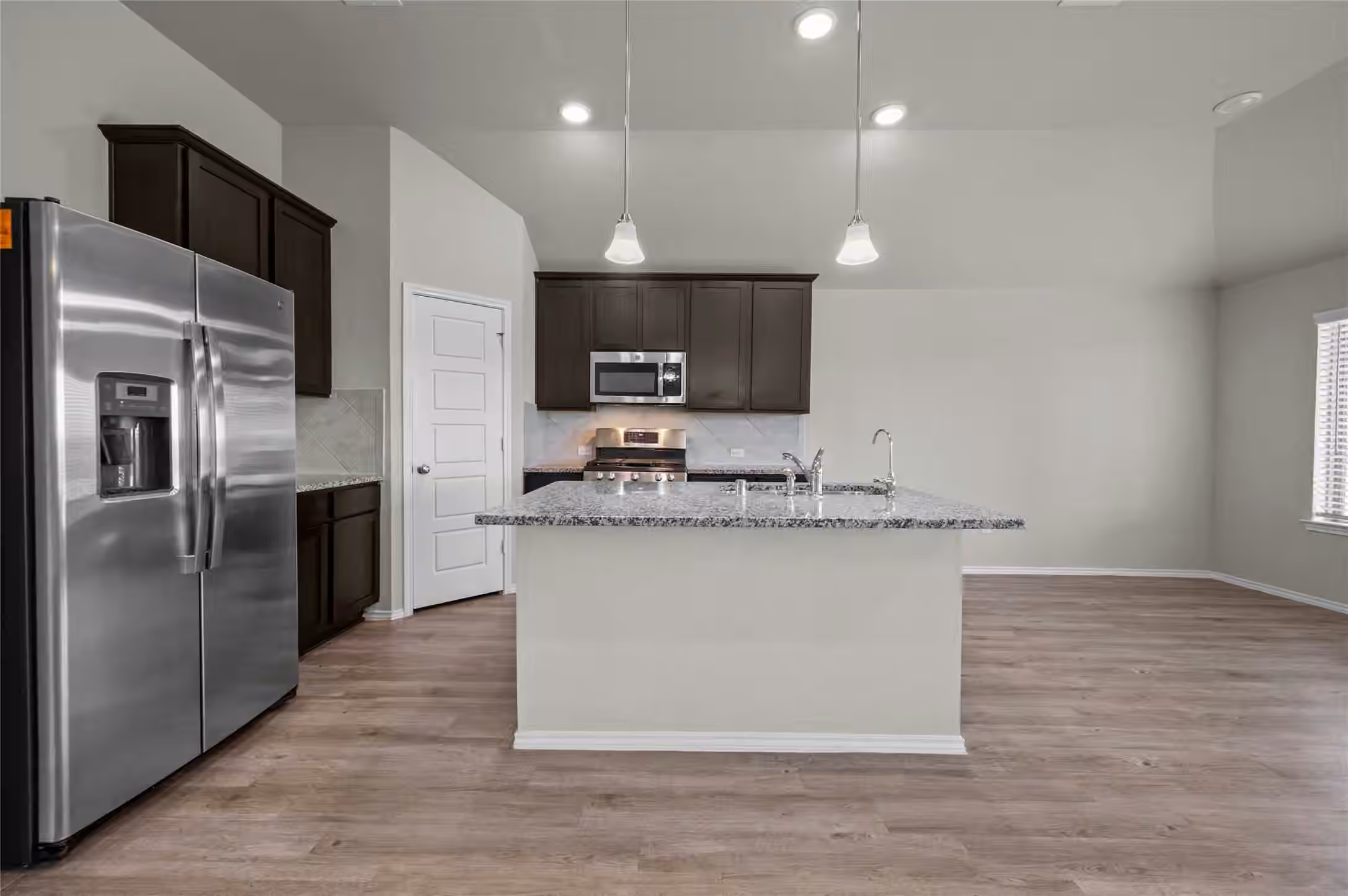 Photo 7 of 7730 Squall Lane, Baytown, TX