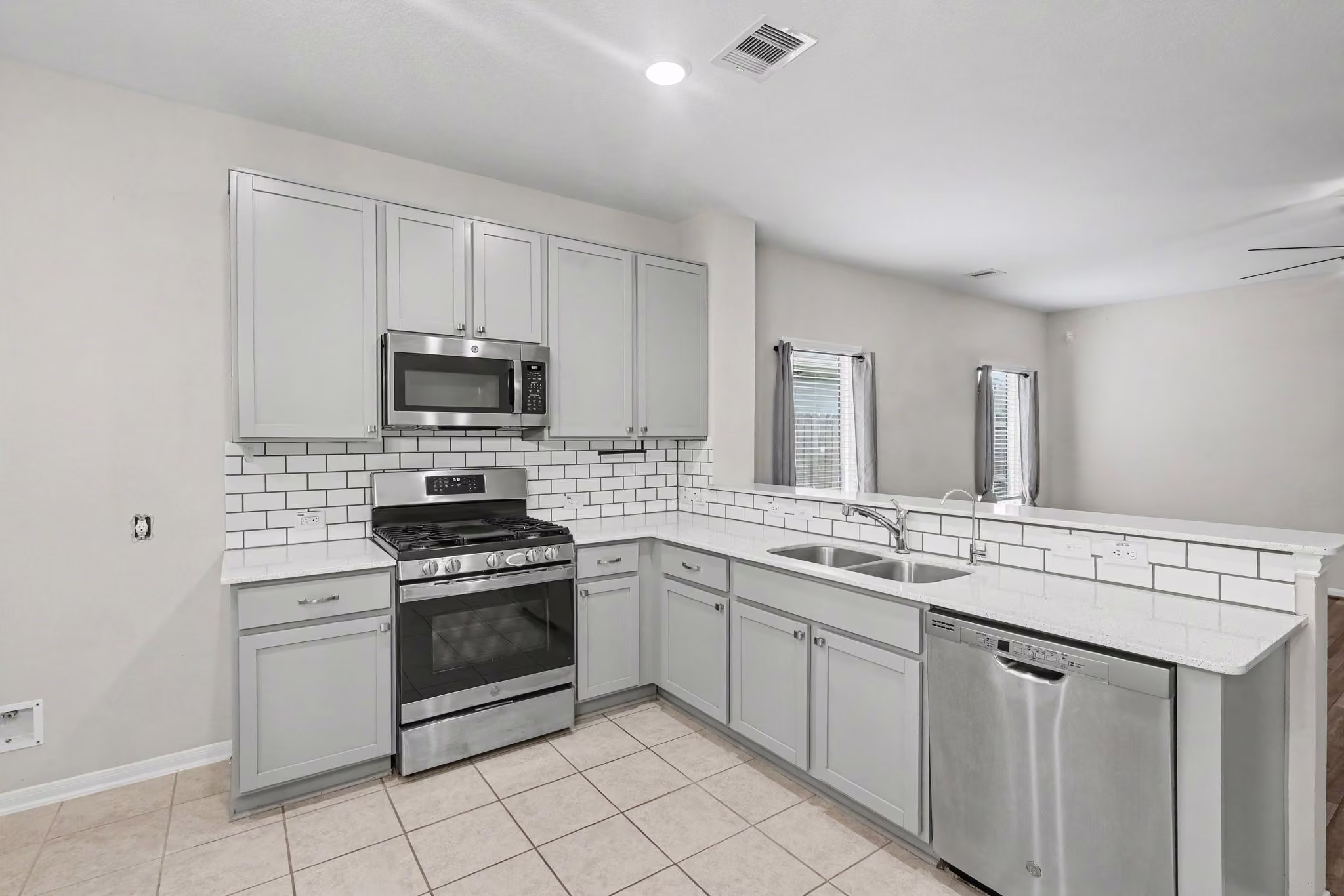 Photo 5 of 1103 Grand Junction Drive, Tomball, TX