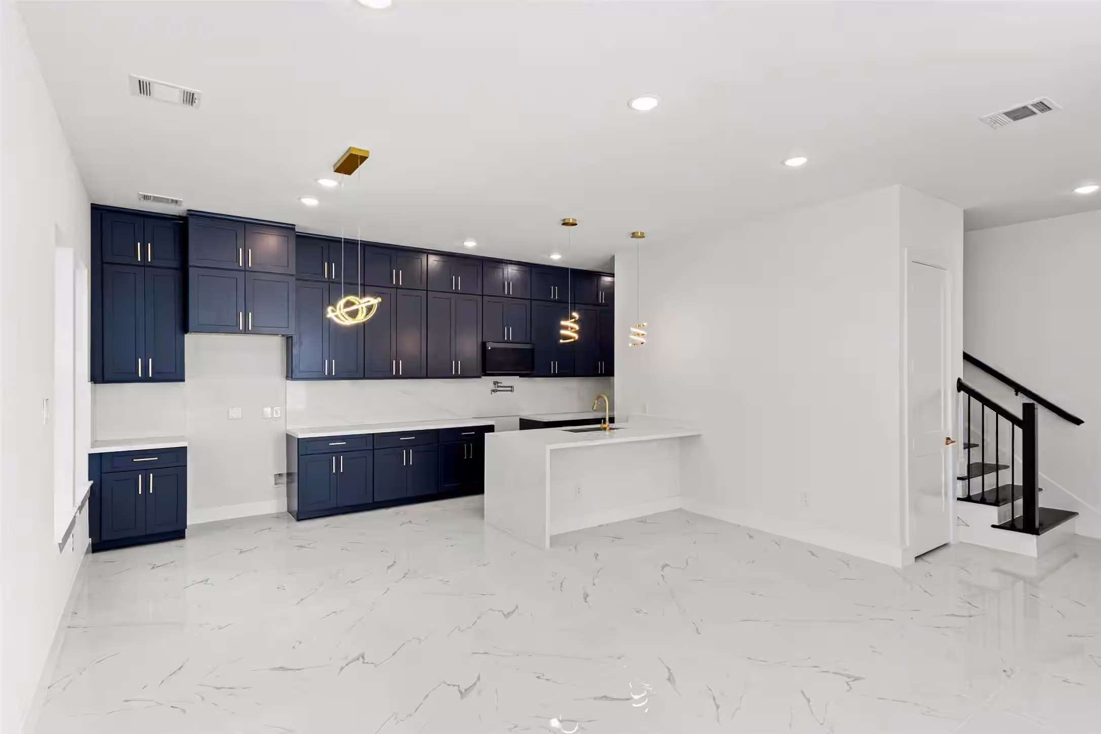 Photo 5 of 7554 Dyer Street, Houston, TX