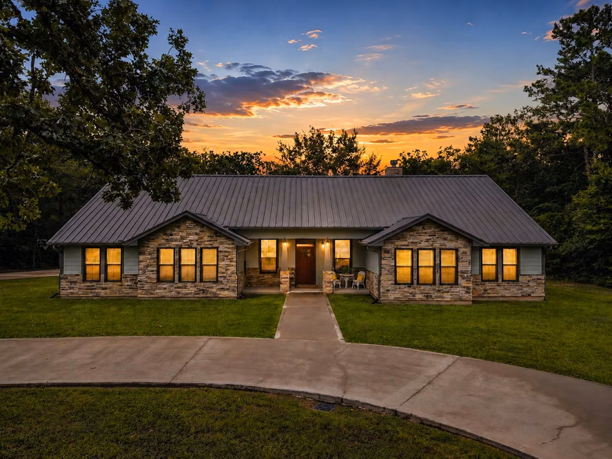 Photo of 35 Rose Hill Court, Huntsville, TX 77320