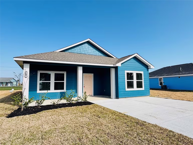 Photo of 607 W Bayshore Drive, Palacios, TX