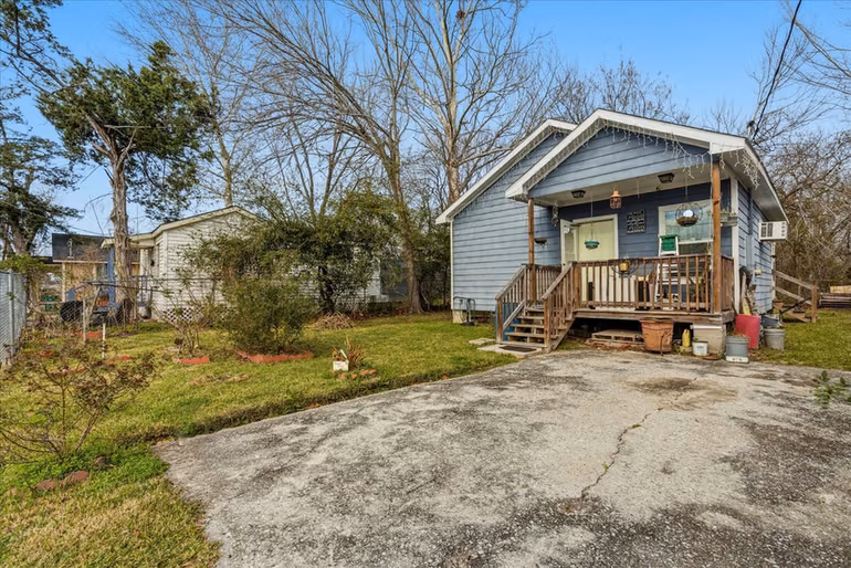 Photo 2 of 1802 Fort Worth Street, Baytown, TX