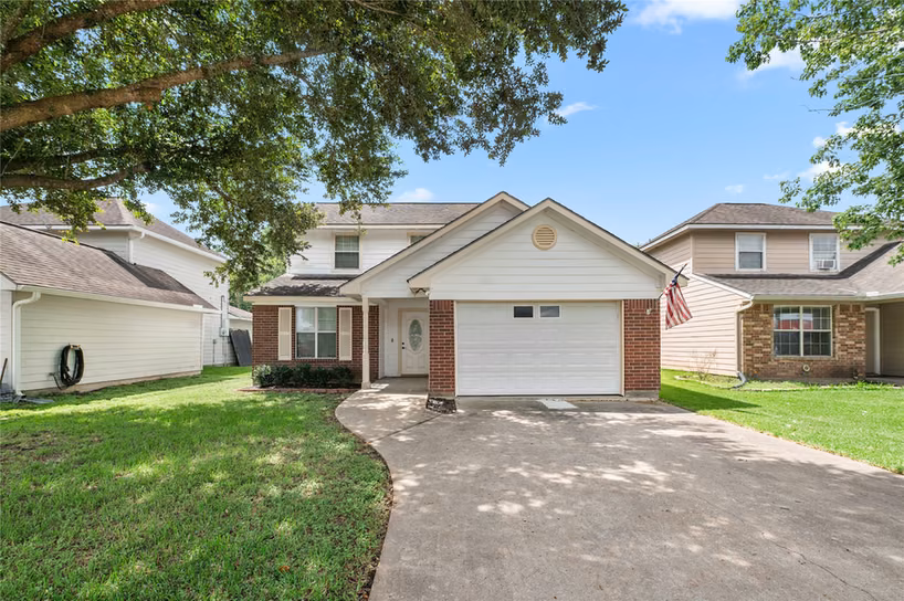 Photo of 845 Clubside Drive, East Bernard, TX