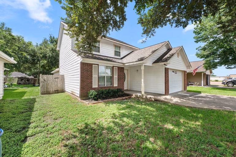 Photo 3 of 845 Clubside Drive, East Bernard, TX