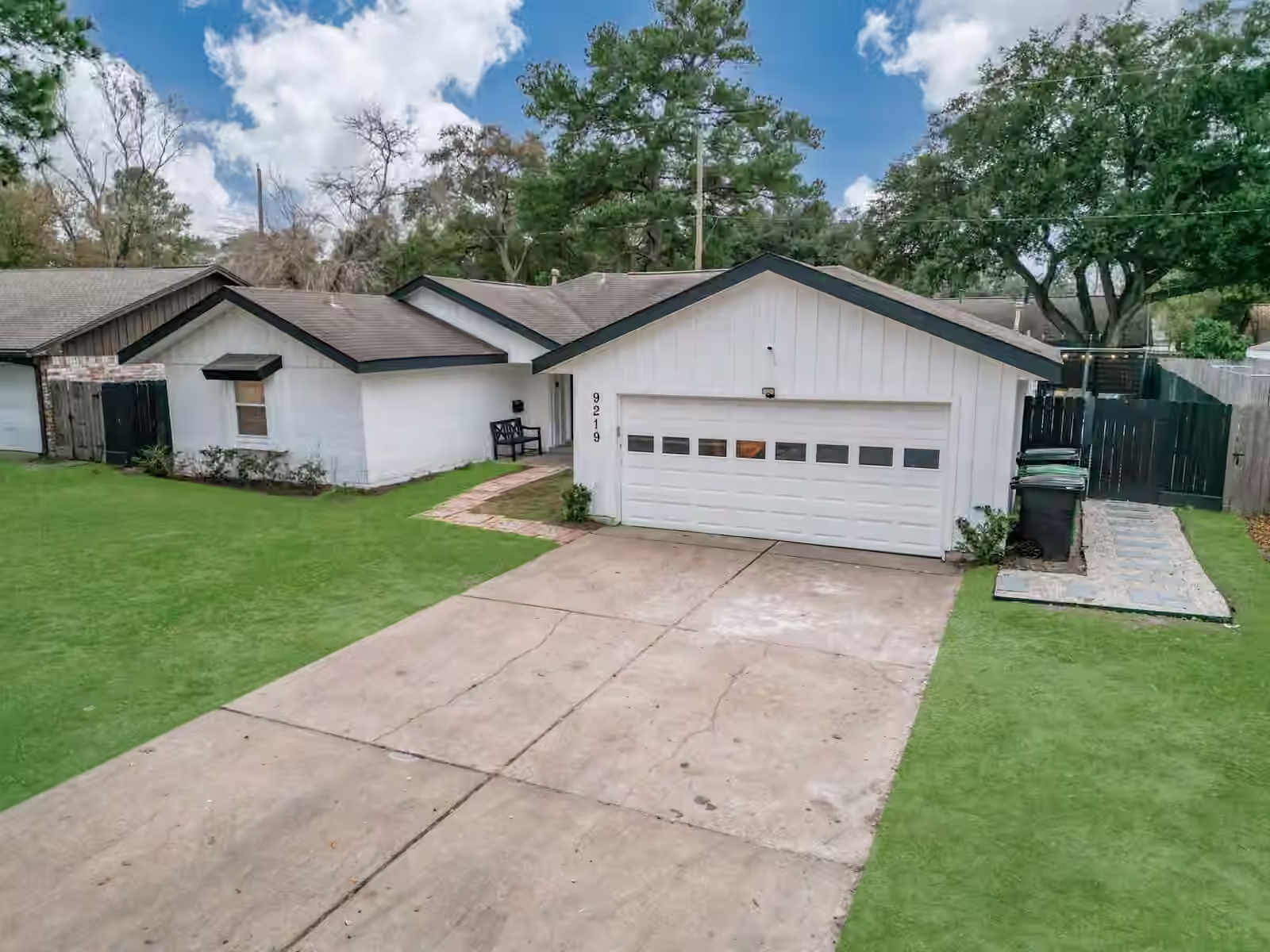 Photo 3 of 9219 Kempwood Drive, Houston, TX