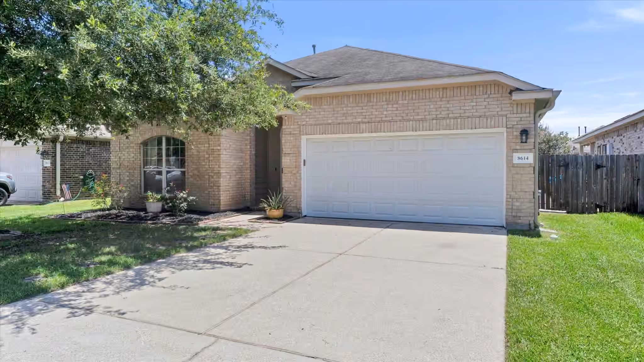 Photo 3 of 8614 W Highlands Crossing, Highlands, TX