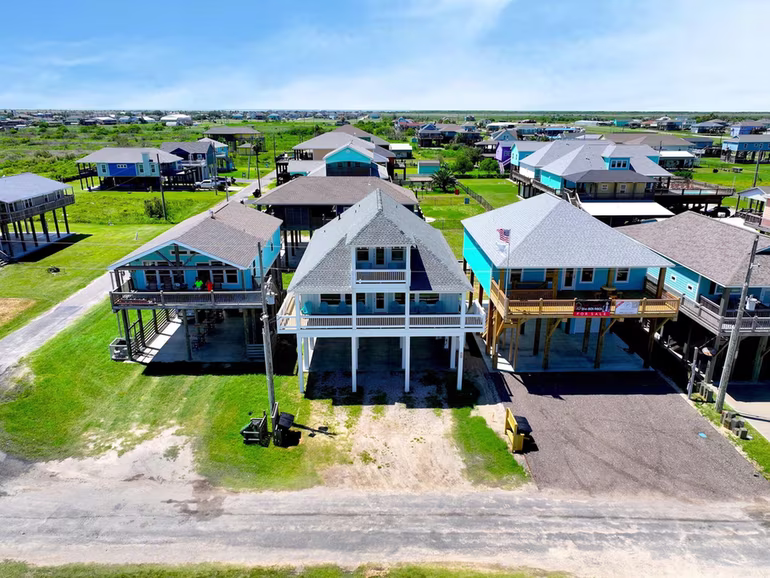 Photo 3 of 1215 Gulf Road, Crystal Beach, TX