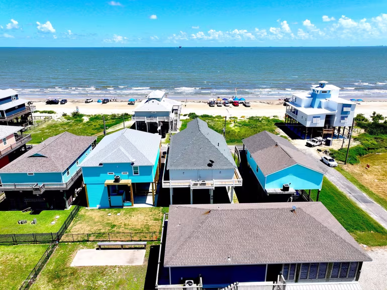 Photo 4 of 1215 Gulf Road, Crystal Beach, TX
