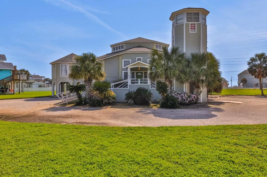Photo of 18403 Shaman Drive, Galveston, TX 77554