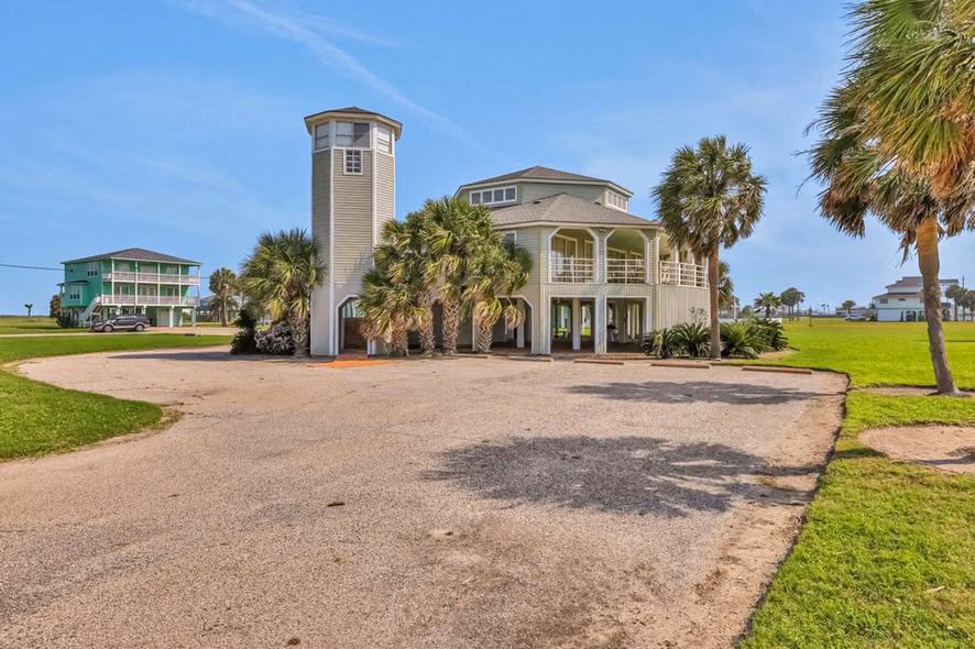 Photo 4 of 18403 Shaman Drive, Galveston, TX