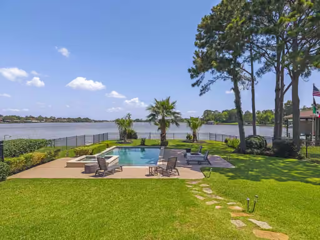 Photo of 217 Lakeshore Circle, Seabrook, TX