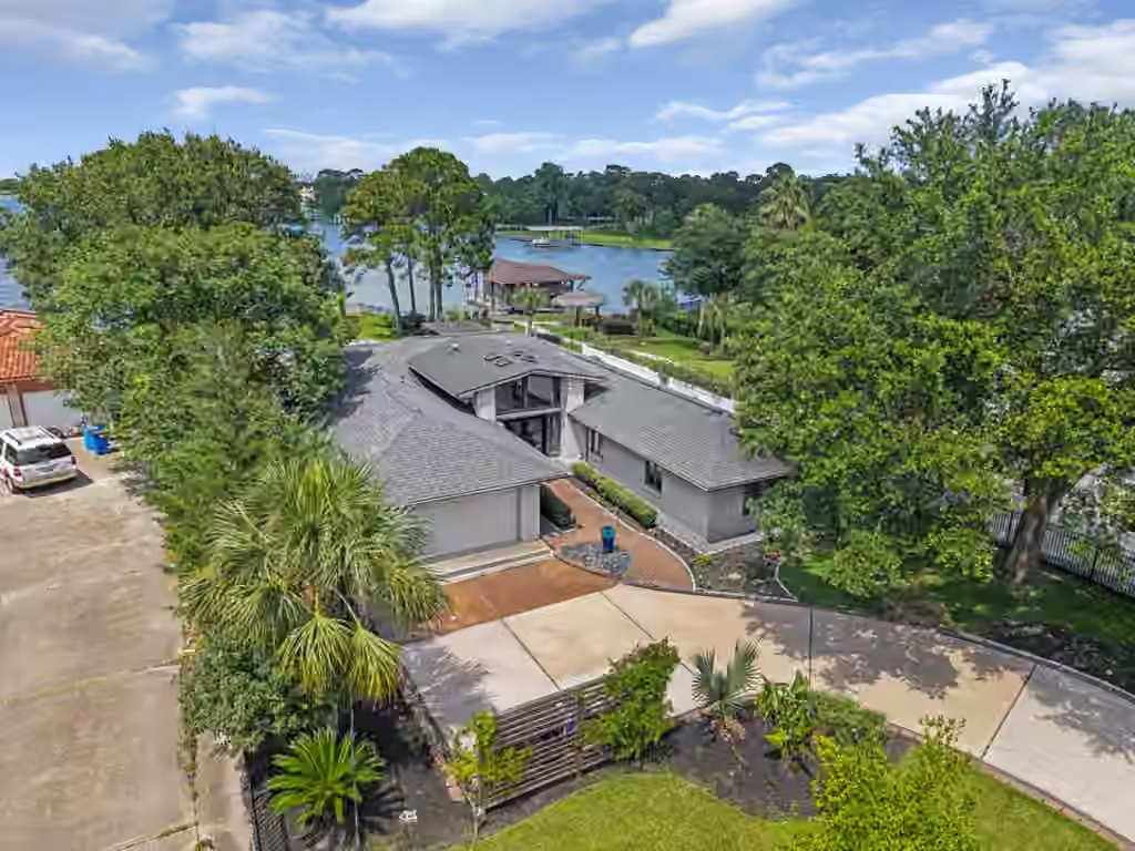 Photo 5 of 217 Lakeshore Circle, Seabrook, TX