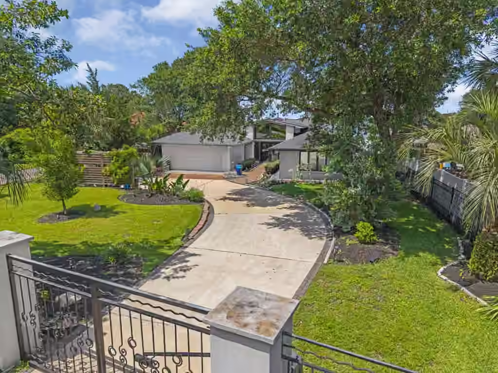 Photo 6 of 217 Lakeshore Circle, Seabrook, TX