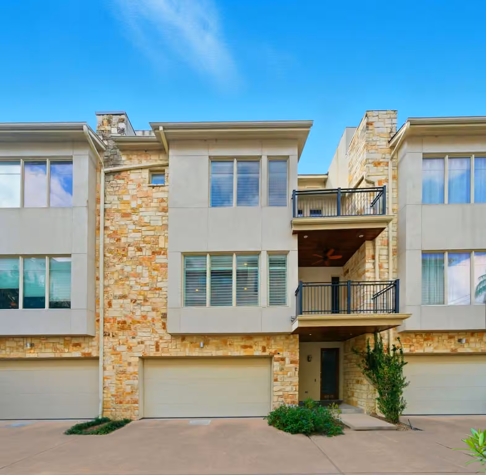 Photo 6 of 4915 Chenevert Street, Houston, TX