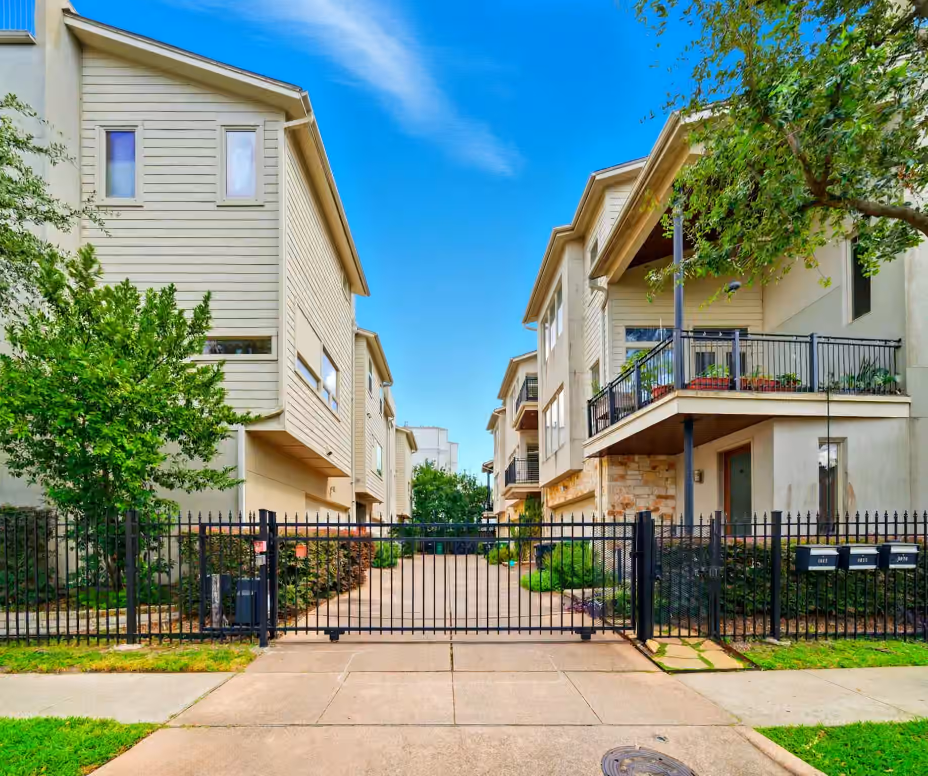 Photo 7 of 4915 Chenevert Street, Houston, TX