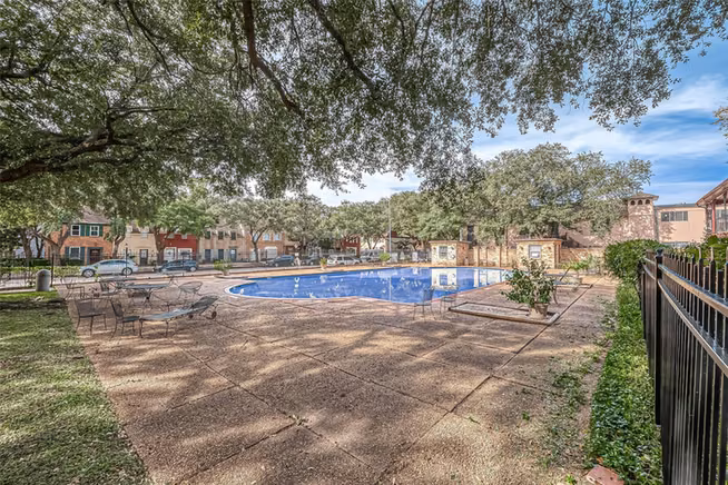 Photo 5 of 5200 Arboles Drive 2, Houston, TX